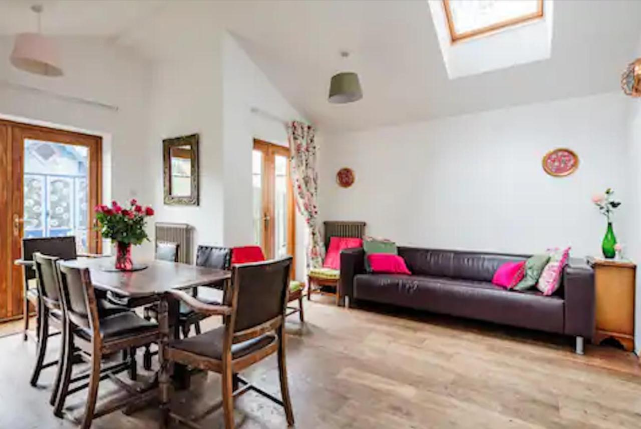 Lovely Three Bedroomed House, Parking 2 Cars Londres Exterior foto