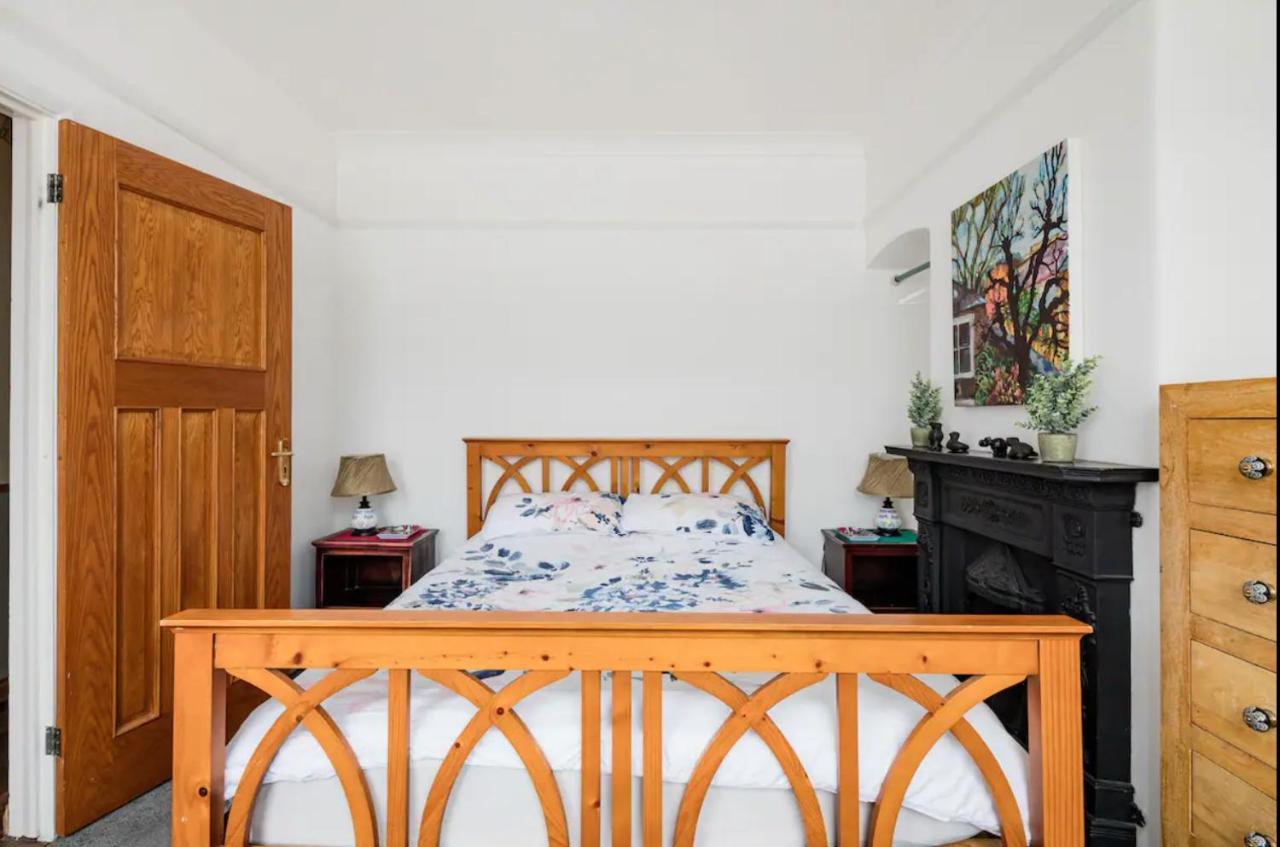 Lovely Three Bedroomed House, Parking 2 Cars Londres Exterior foto
